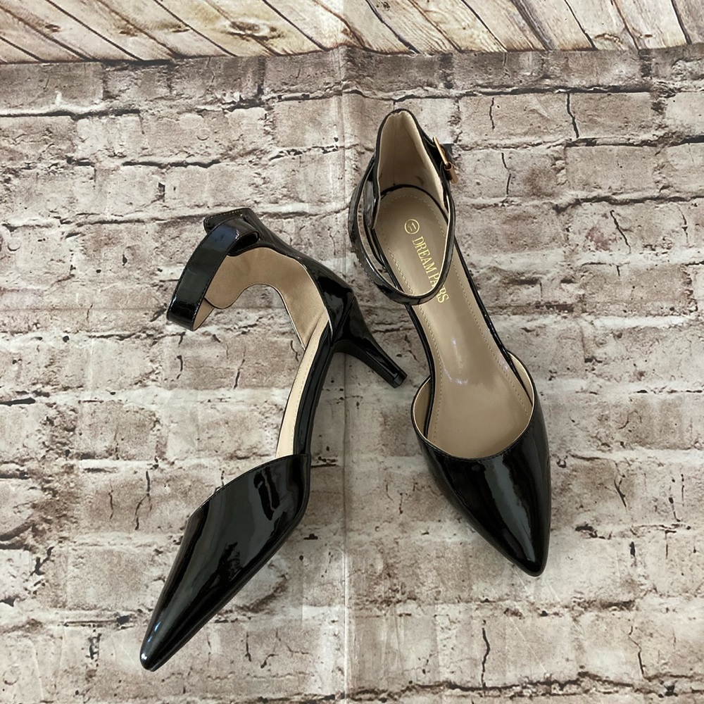 NWOT dream pairs black shiny ankle strap pointed toe low heels shoes. size 11